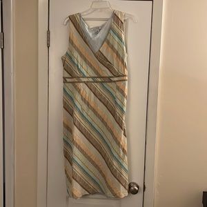 Light and bright women’s sleeveless dress!